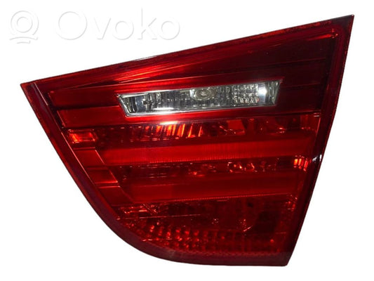 Aizmugurējais lukturis pārsegā