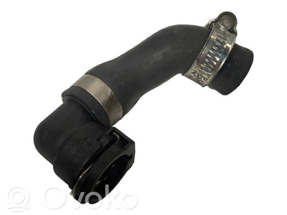 Caurulīte (-es) / šļūtene (-es)