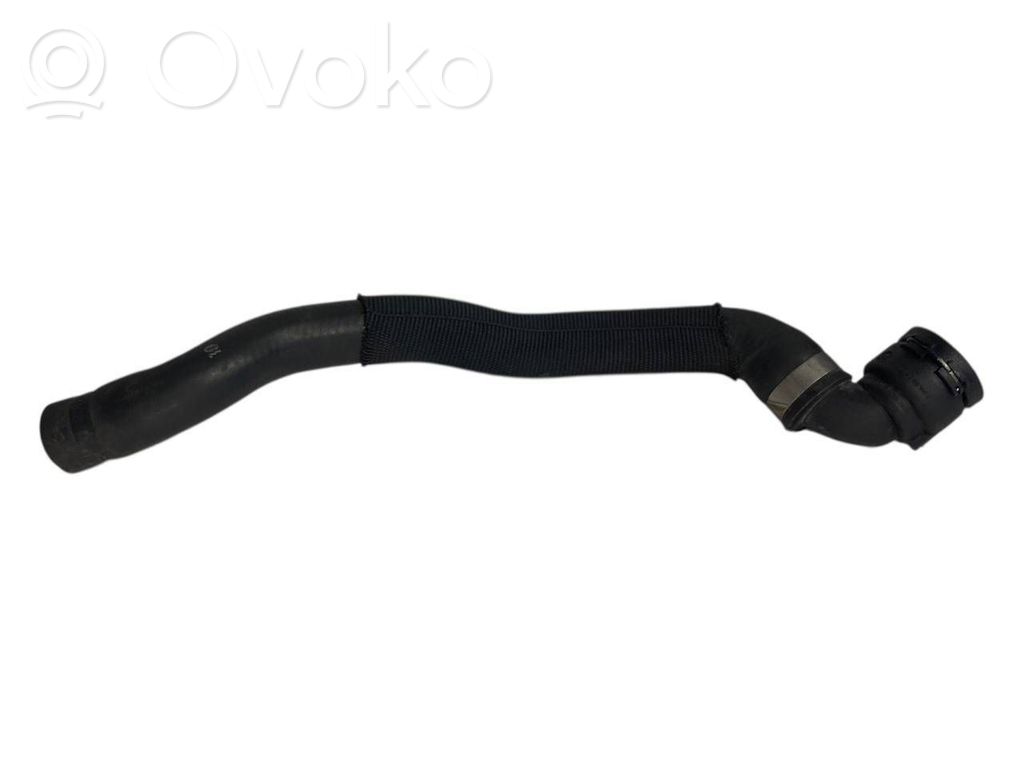 Caurulīte (-es) / šļūtene (-es)