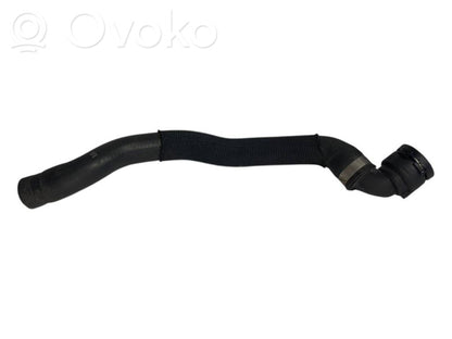 Caurulīte (-es) / šļūtene (-es)