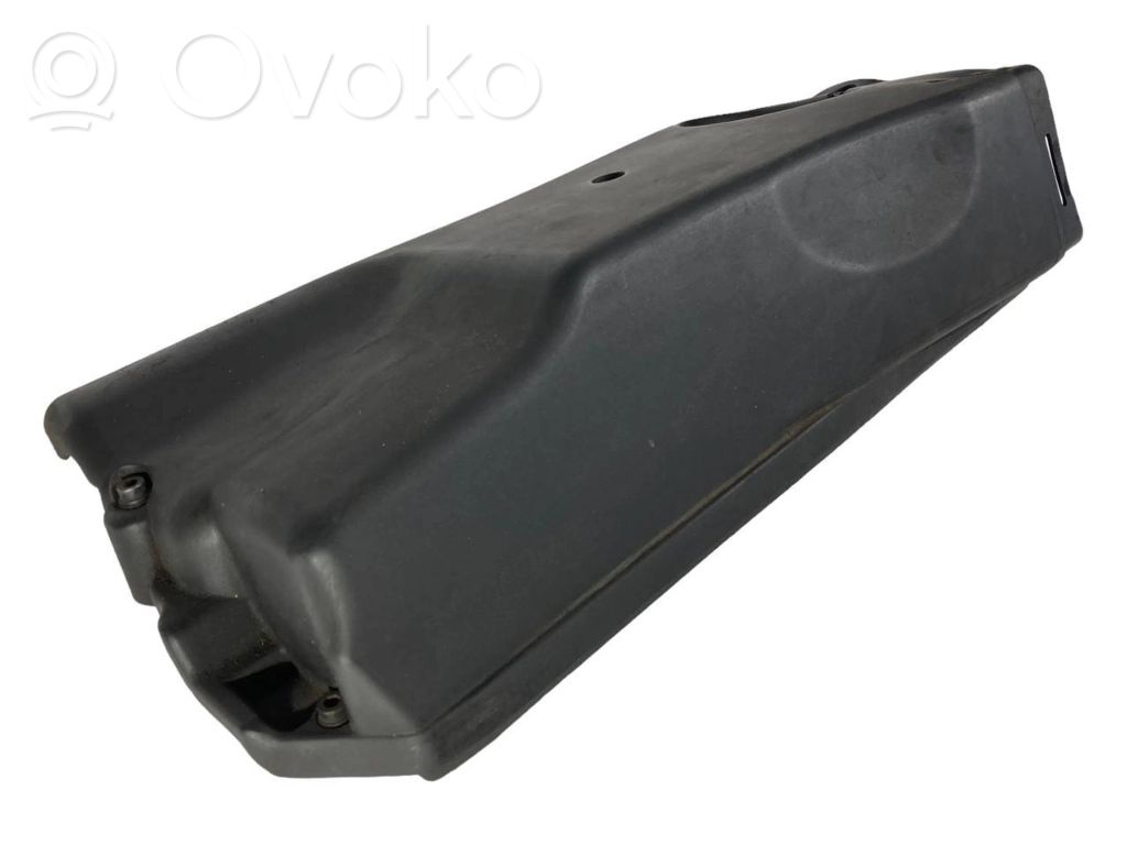 Dzinēja pārsegs (dekoratīva apdare)