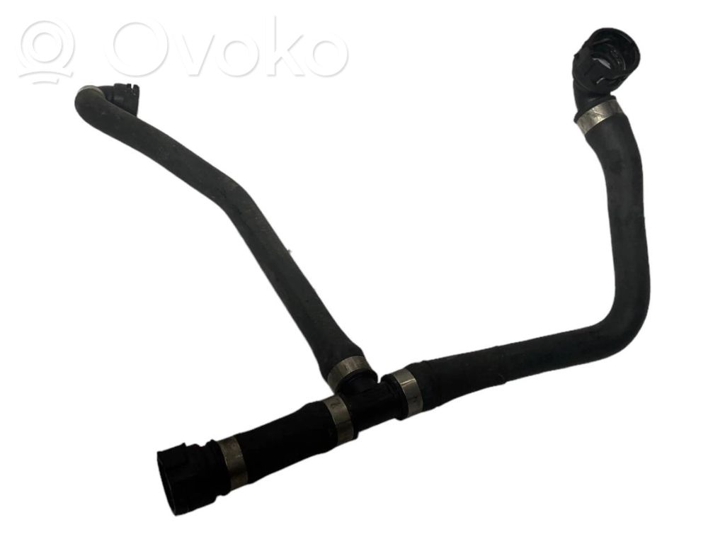 Caurulīte (-es) / šļūtene (-es)