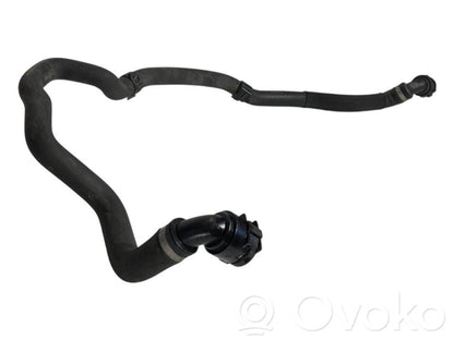 Caurulīte (-es) / šļūtene (-es)