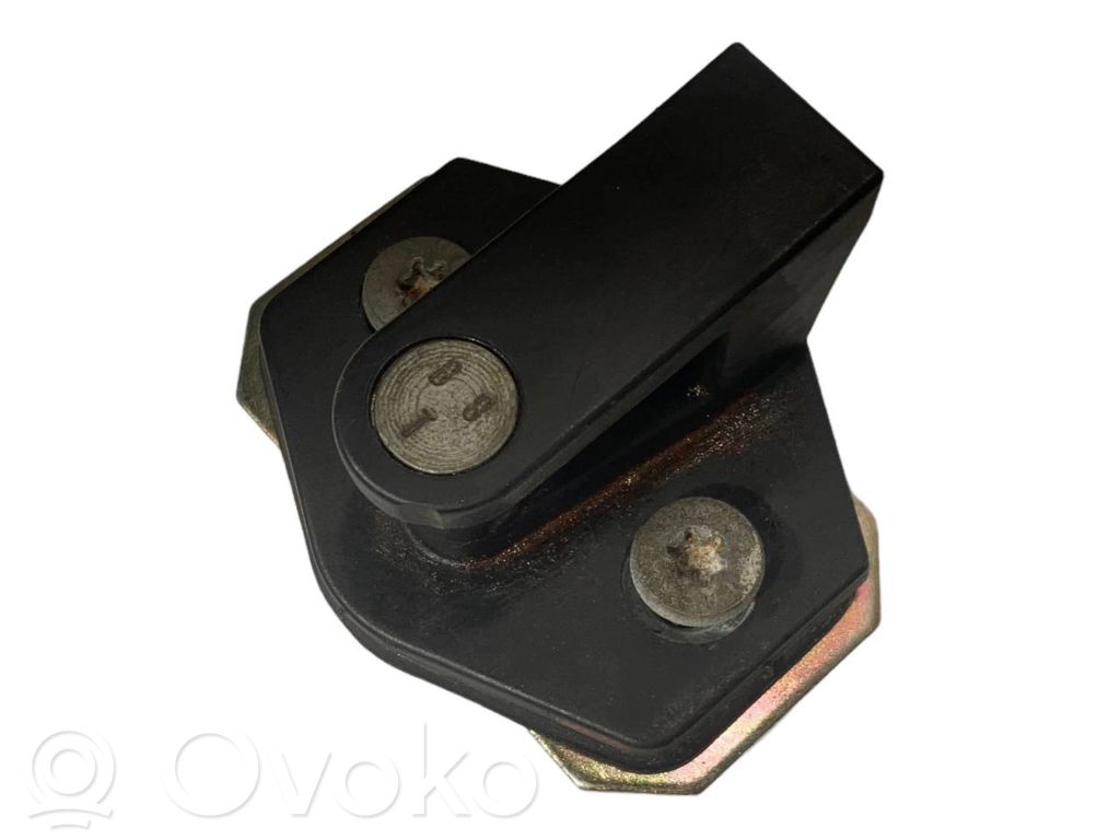 Aizmugurē slēdzenes cilpa