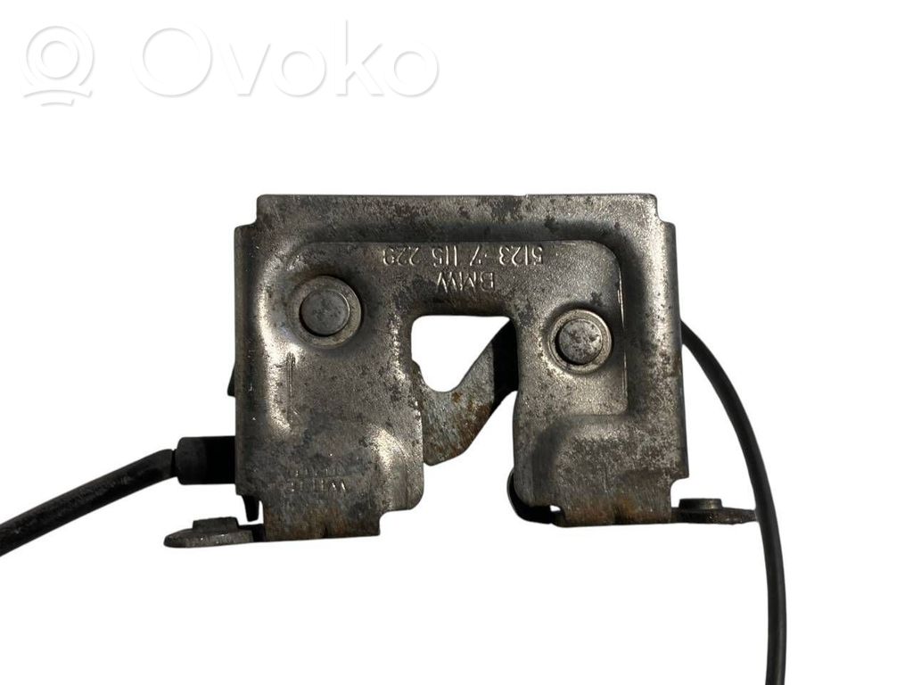 Замок капота двигателя