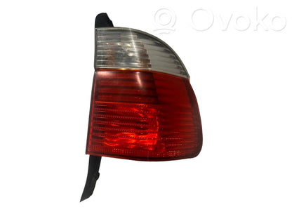 Aizmugurējais lukturis virsbūvē