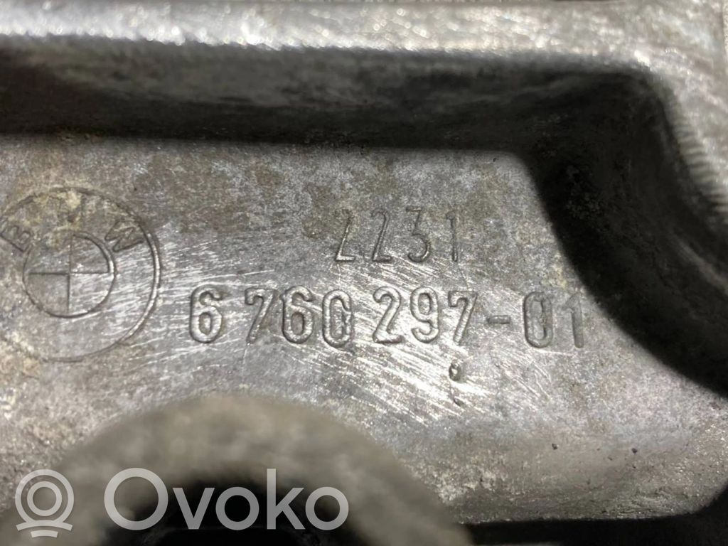 Transmission mounting bracket