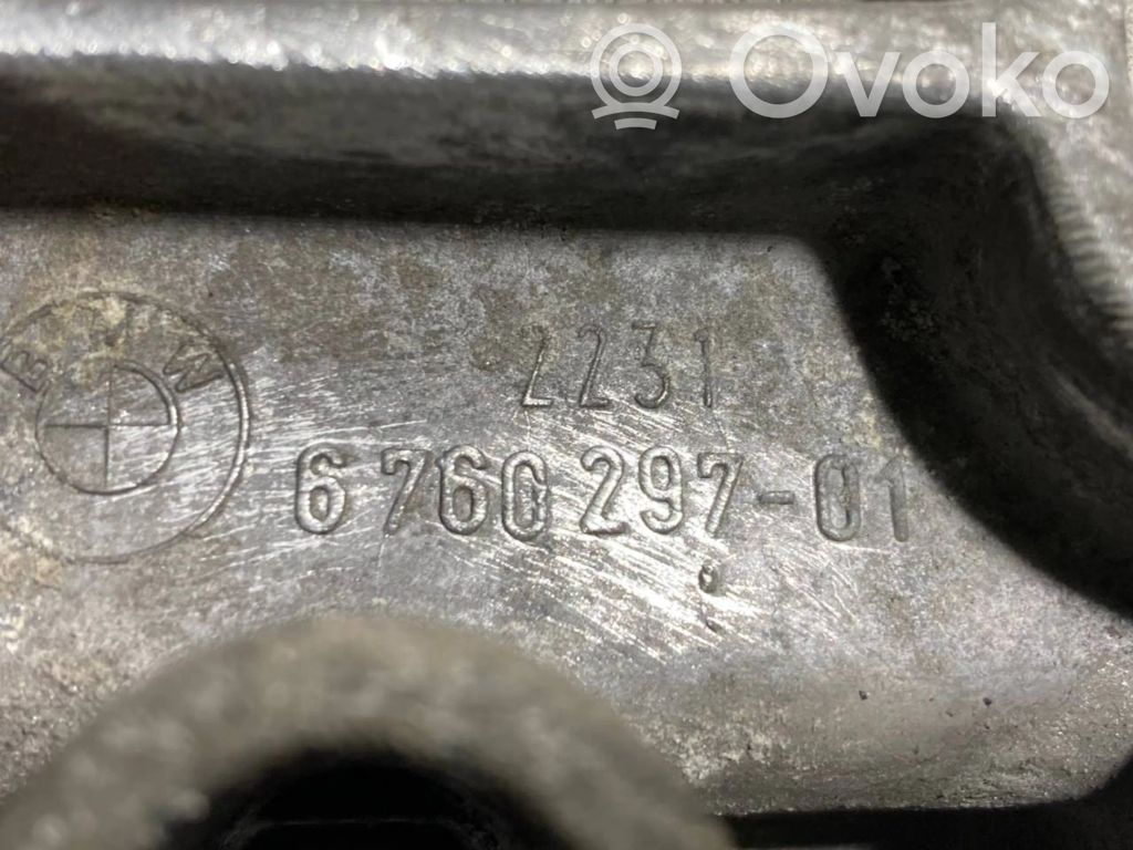 Transmission mounting bracket