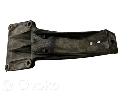 Engine mounting bracket