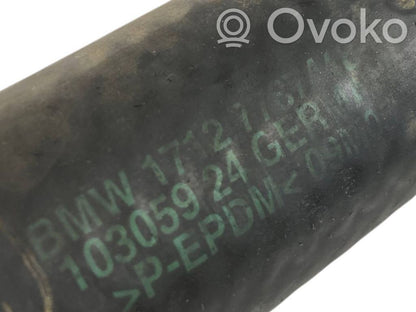 Caurulīte (-es) / šļūtene (-es)