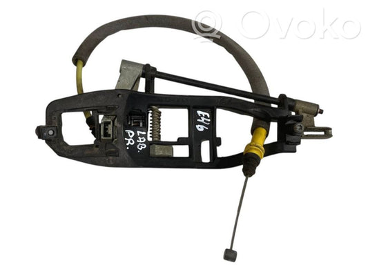 Priekšpusē turētājs / kronšteins ārējam atvēršanas rokturim