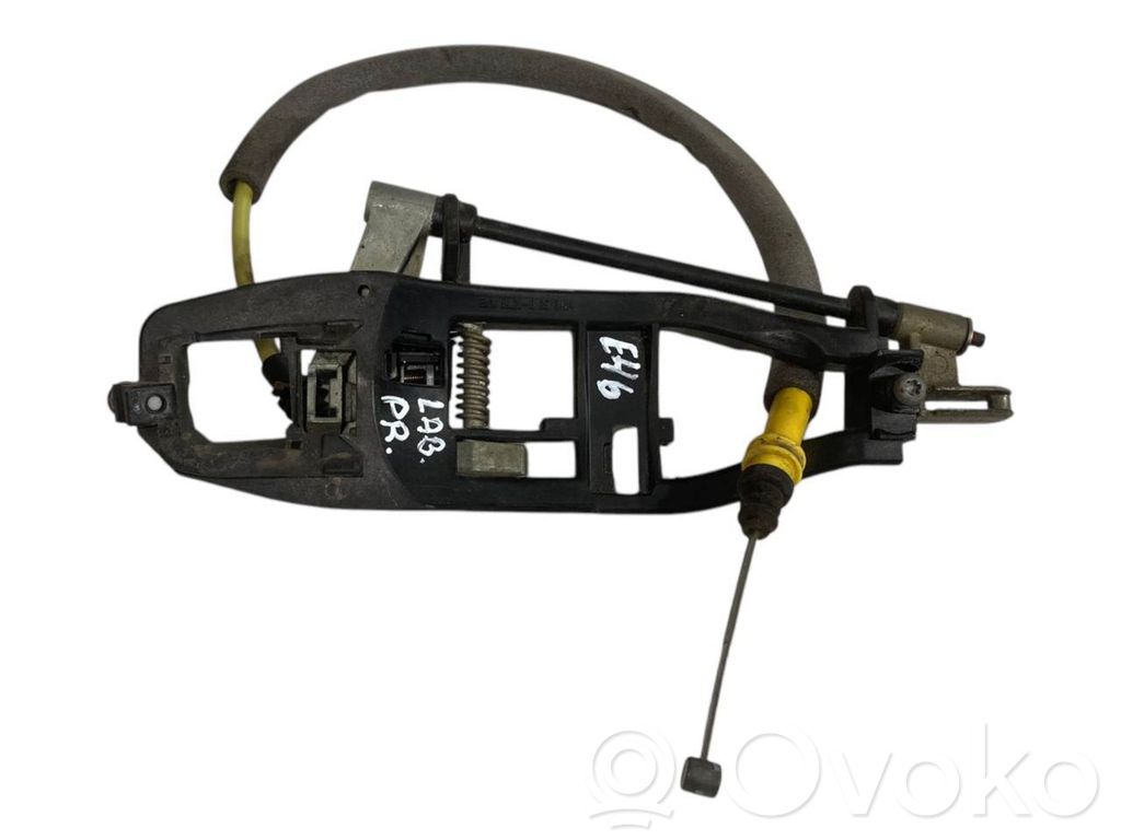 Priekšpusē turētājs / kronšteins ārējam atvēršanas rokturim