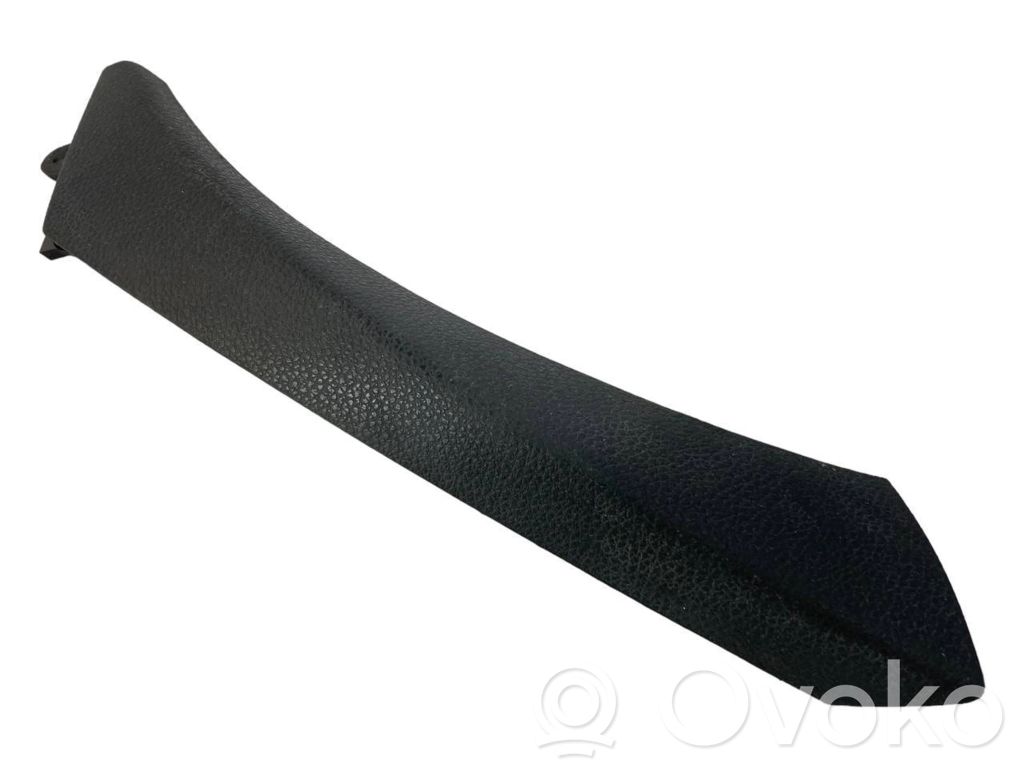 Closing handle / decorative trim