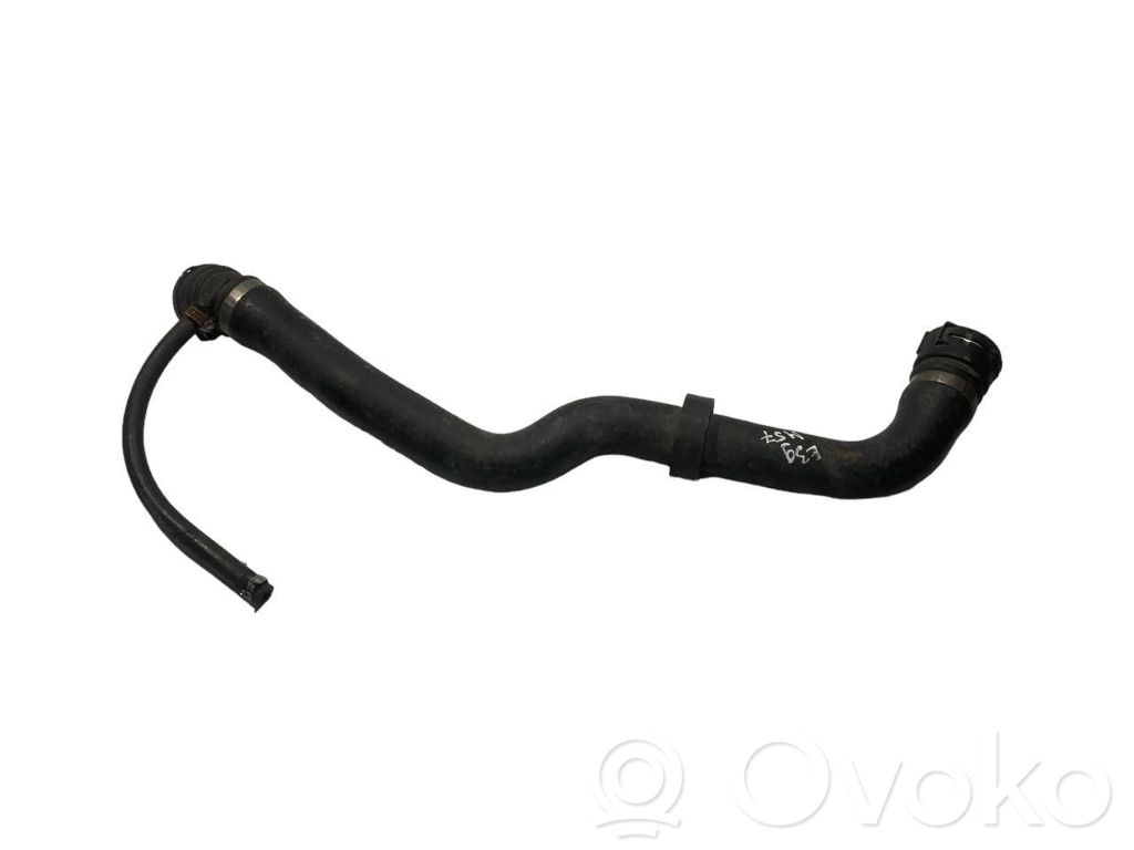 Caurulīte (-es) / šļūtene (-es)