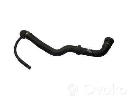 Caurulīte (-es) / šļūtene (-es)