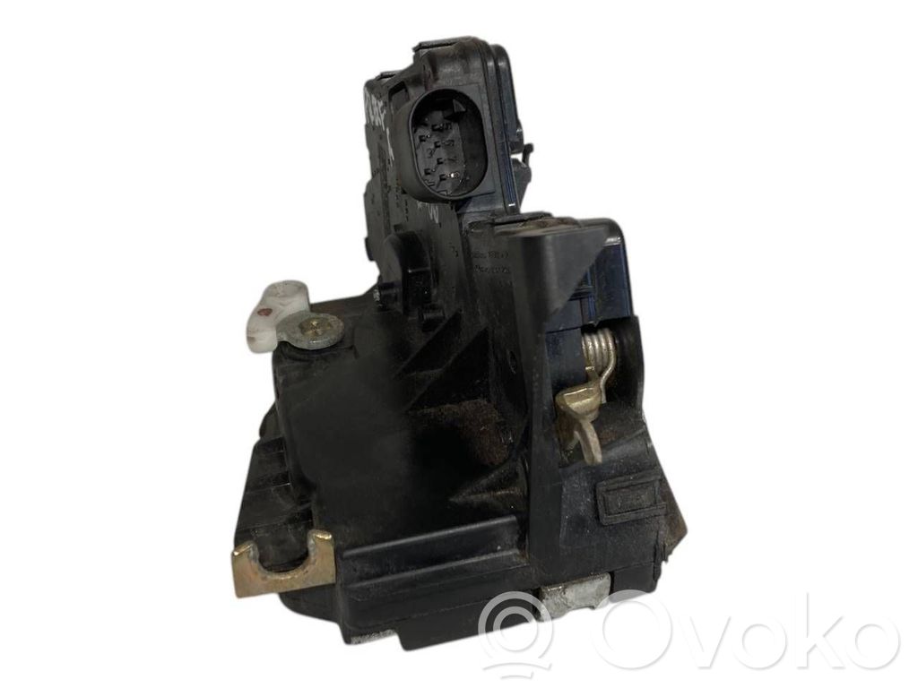 Aizmugurē slēdzene