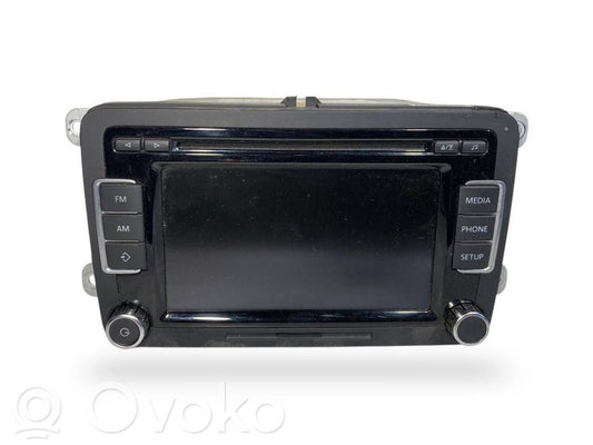 Radio / CD/DVD atskaņotājs / navigācija