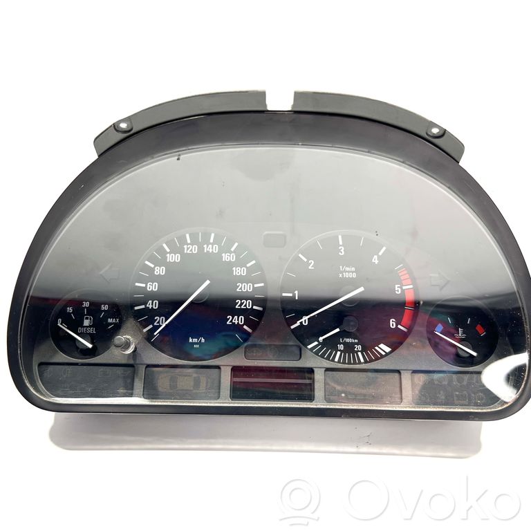 Speedometer (in the instrument panel)