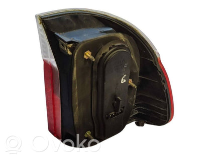 Aizmugurējais lukturis virsbūvē