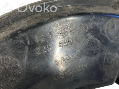 Rear bumper mounting bracket