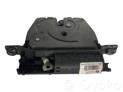 Aizmugurējā pārsega slēdzene