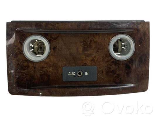 Aizmugurējā cigarešu aizdedzināmā dekoratīvā apdare