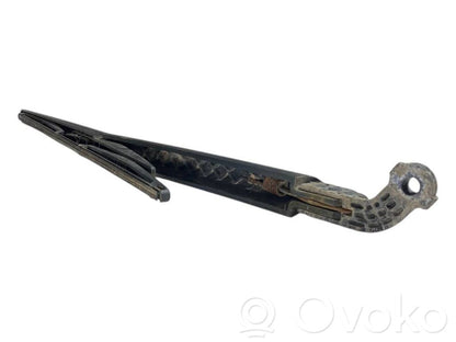 Aizmugurējā loga tīrītāja kājiņa