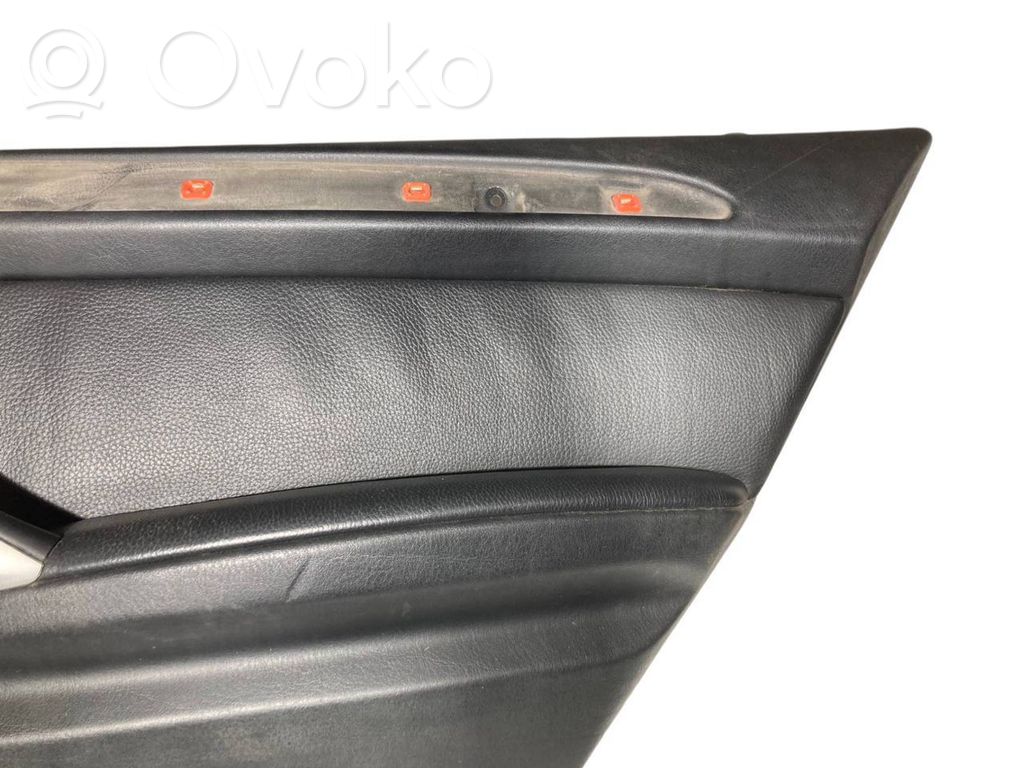 Apšuvums aizmugurējām durvīm