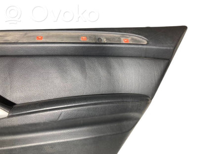 Apšuvums aizmugurējām durvīm