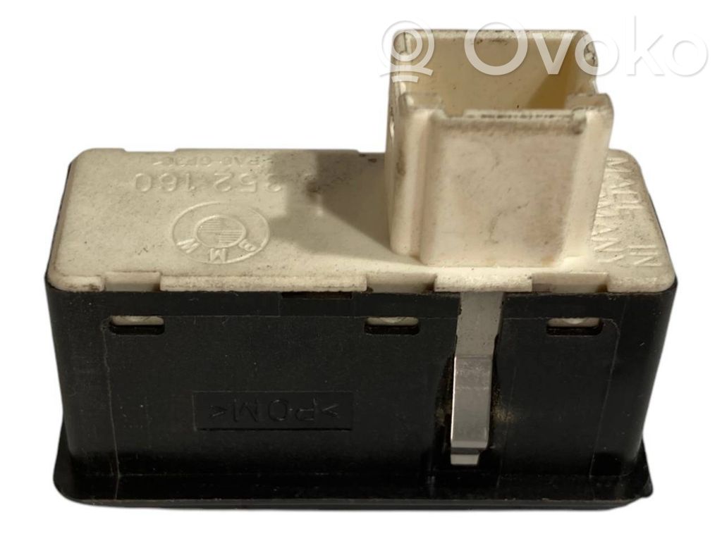 Seat adjustment switch(es)