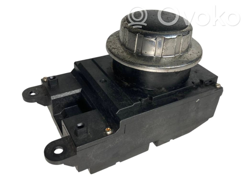 Multimediju kontrolieris