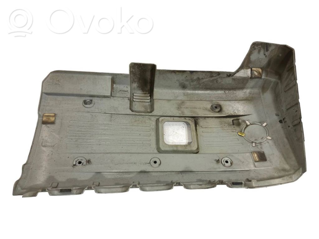 Engine cover (decorative trim)