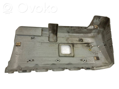 Engine cover (decorative trim)