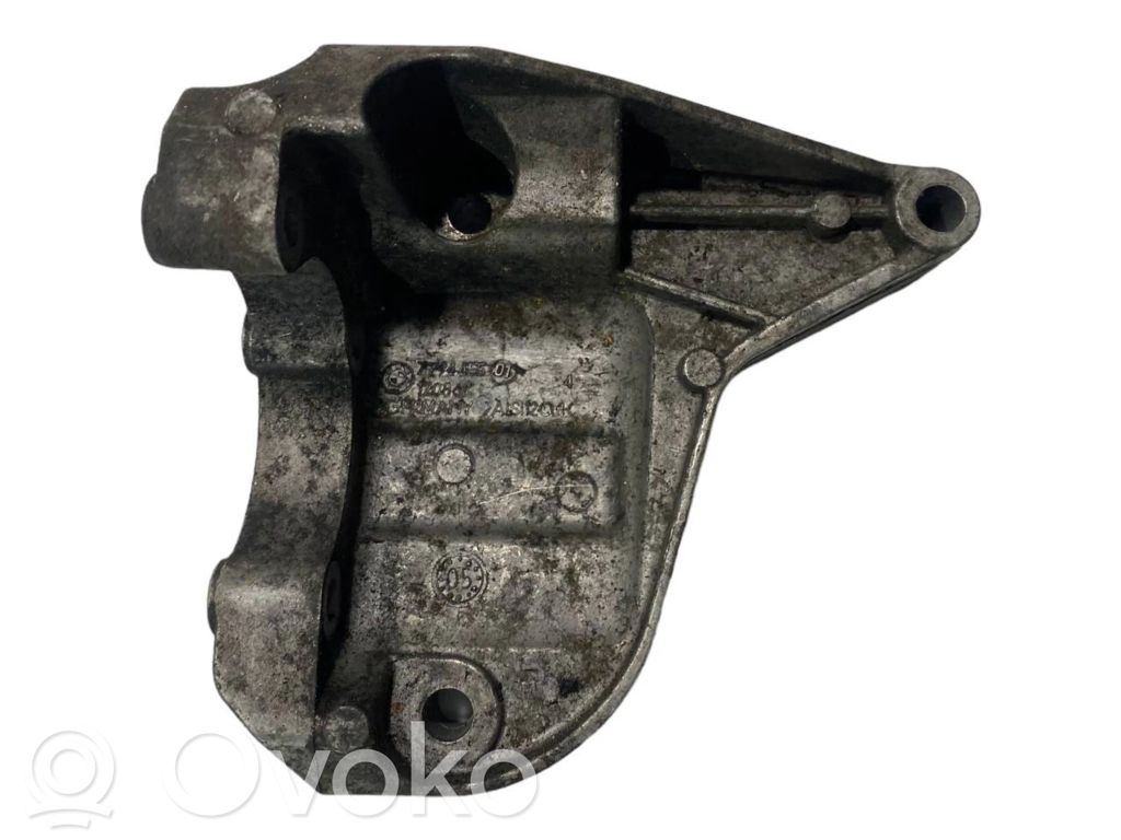 Stūres pastiprinātāja sūkņa stiprinājums