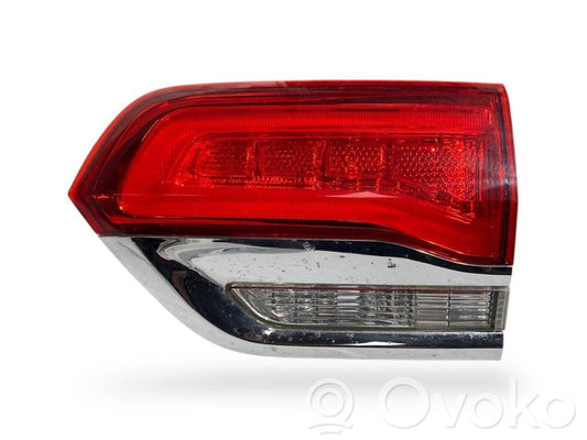 Aizmugurējais lukturis pārsegā