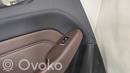 Apšuvums aizmugurējām durvīm