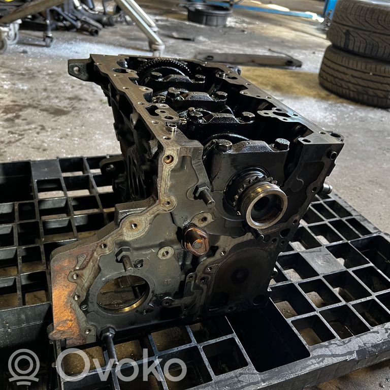 Блокировать