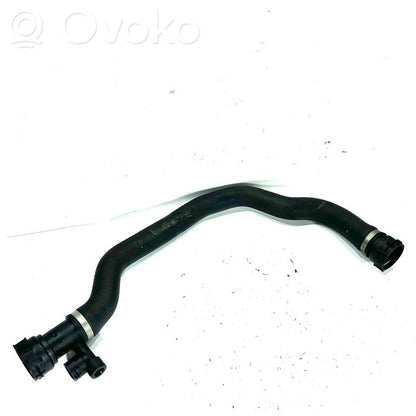 Caurulīte (-es) / šļūtene (-es)