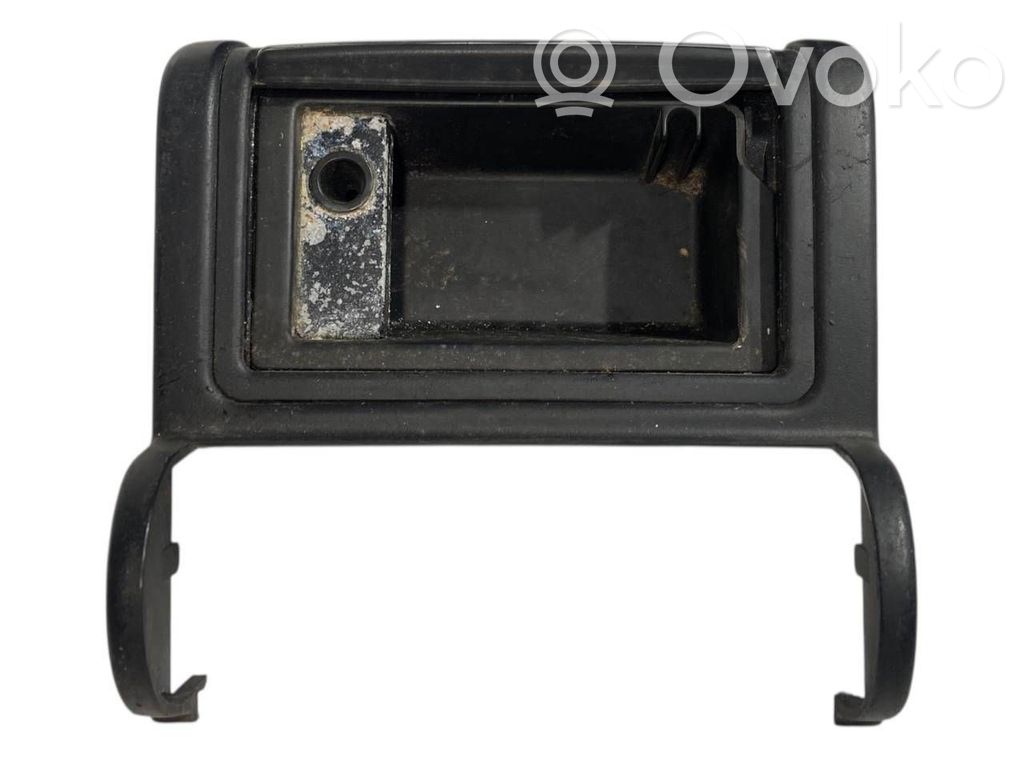 Pelnutrauks (aizmugurē)