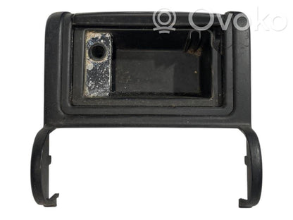 Pelnutrauks (aizmugurē)