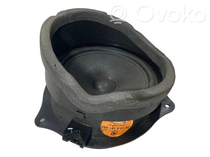 Skaļrunis (-i) priekšējās durvīs