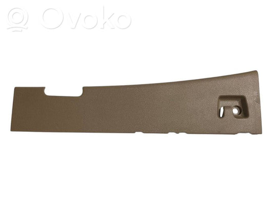 (B) statņa dekoratīvā apdare (augšdaļa)