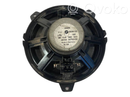 Skaļrunis (-i) priekšējās durvīs