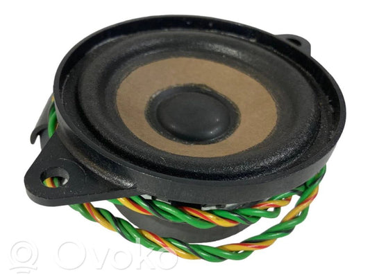 Skaļrunis priekšējā panelī