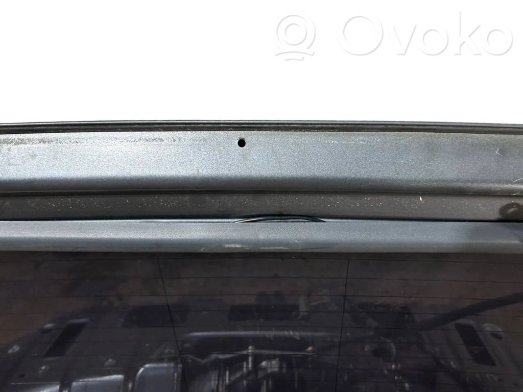 Задняя крышка (багажник)