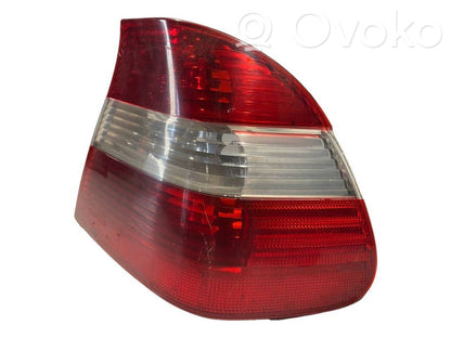 Aizmugurējais lukturis virsbūvē