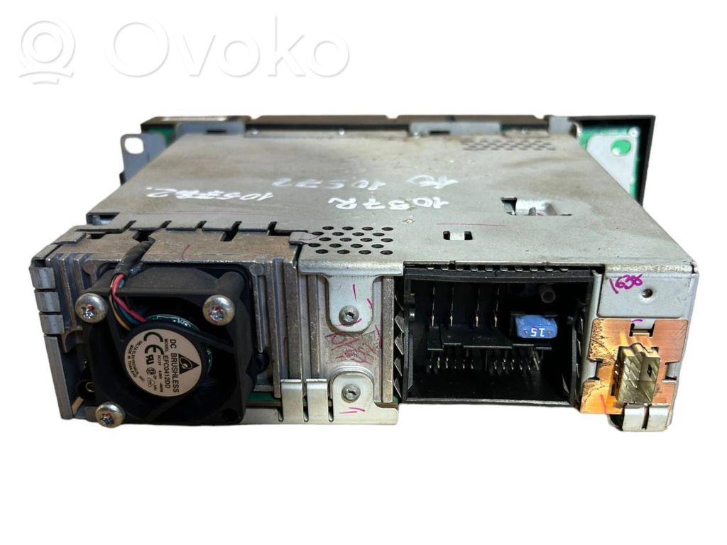 Radio / CD/DVD atskaņotājs / navigācija