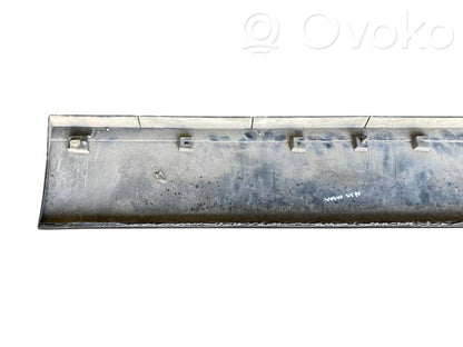 Priekšpusē durvju dekoratīvā apdare (moldings)