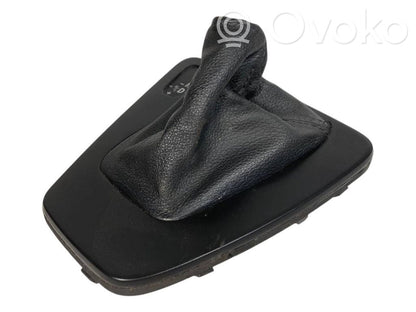 Ātrumu pārslēgšanas sviras dekoratīvā apdare (plastmasas)