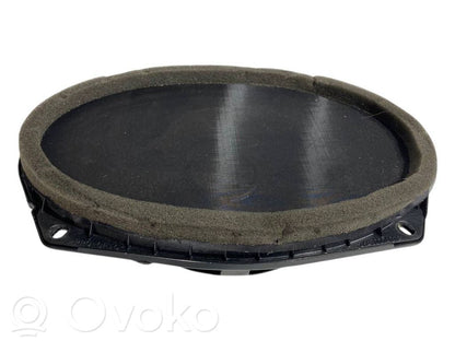 Skaļrunis (-i) priekšējās durvīs